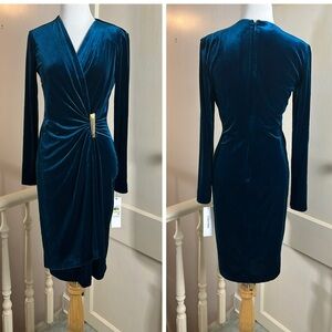 CALVIN KLEIN • Elegant Teal Velvet Wrap Dress